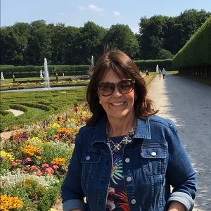 Meet your Posher, Leslie